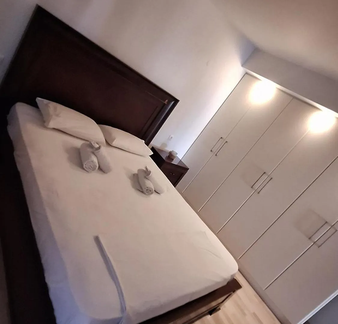 Revisapartments Brown 네오스마르마라스